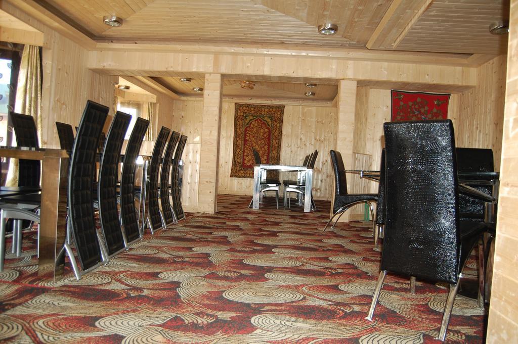גולמארג Hotel Zahgeer Continental חדר תמונה