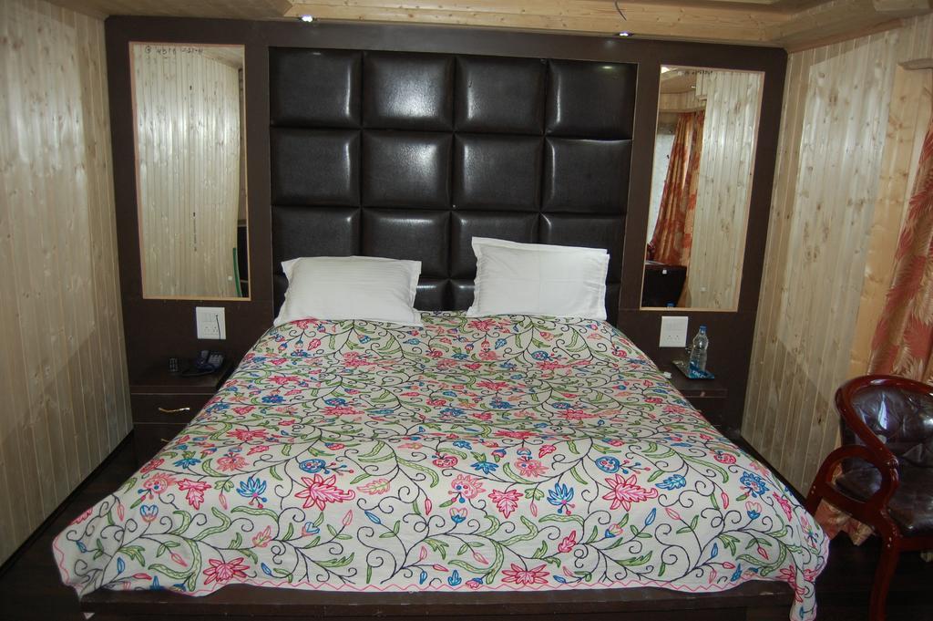 גולמארג Hotel Zahgeer Continental חדר תמונה
