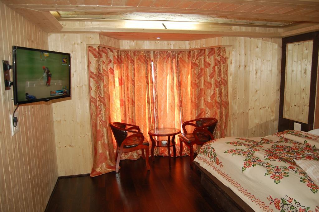 גולמארג Hotel Zahgeer Continental חדר תמונה