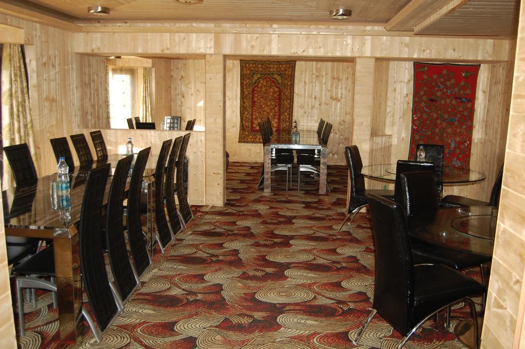 גולמארג Hotel Zahgeer Continental חדר תמונה