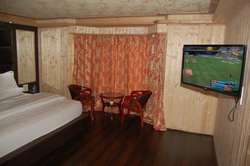גולמארג Hotel Zahgeer Continental חדר תמונה