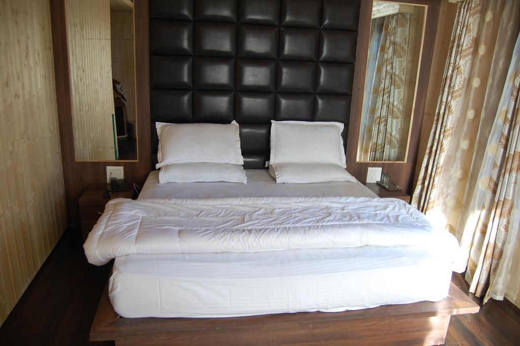 גולמארג Hotel Zahgeer Continental חדר תמונה