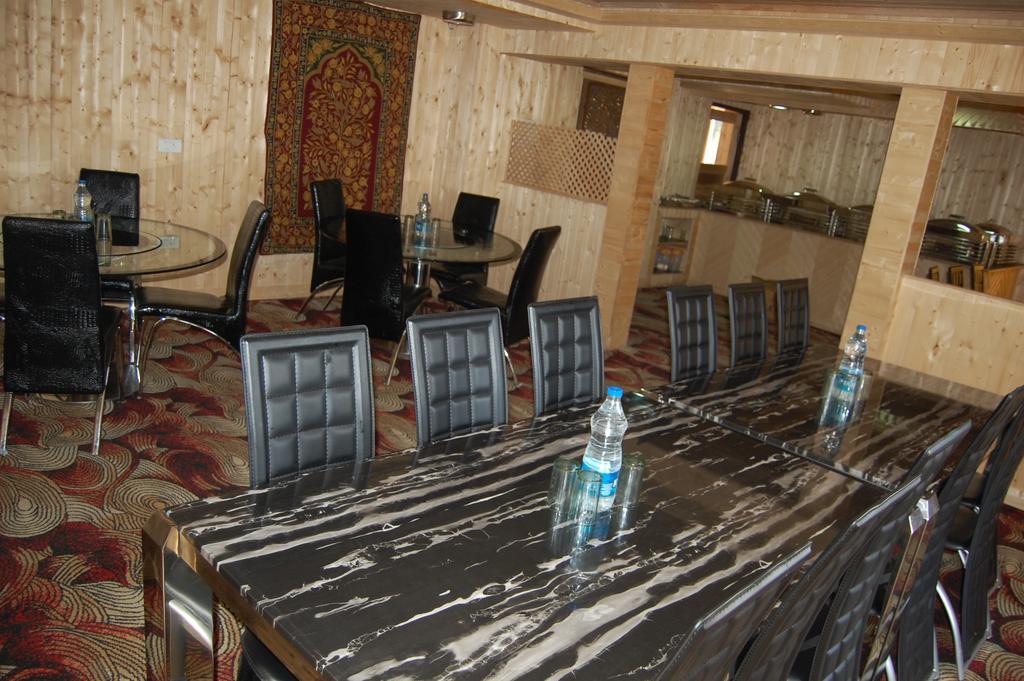 גולמארג Hotel Zahgeer Continental חדר תמונה