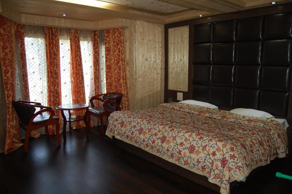 גולמארג Hotel Zahgeer Continental חדר תמונה