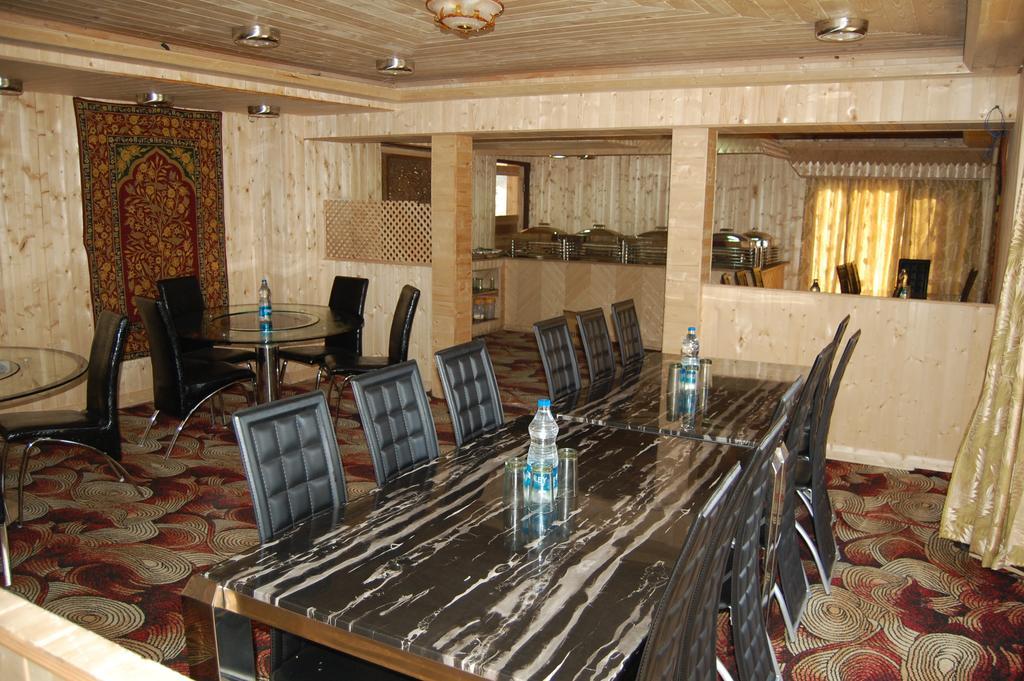 גולמארג Hotel Zahgeer Continental חדר תמונה